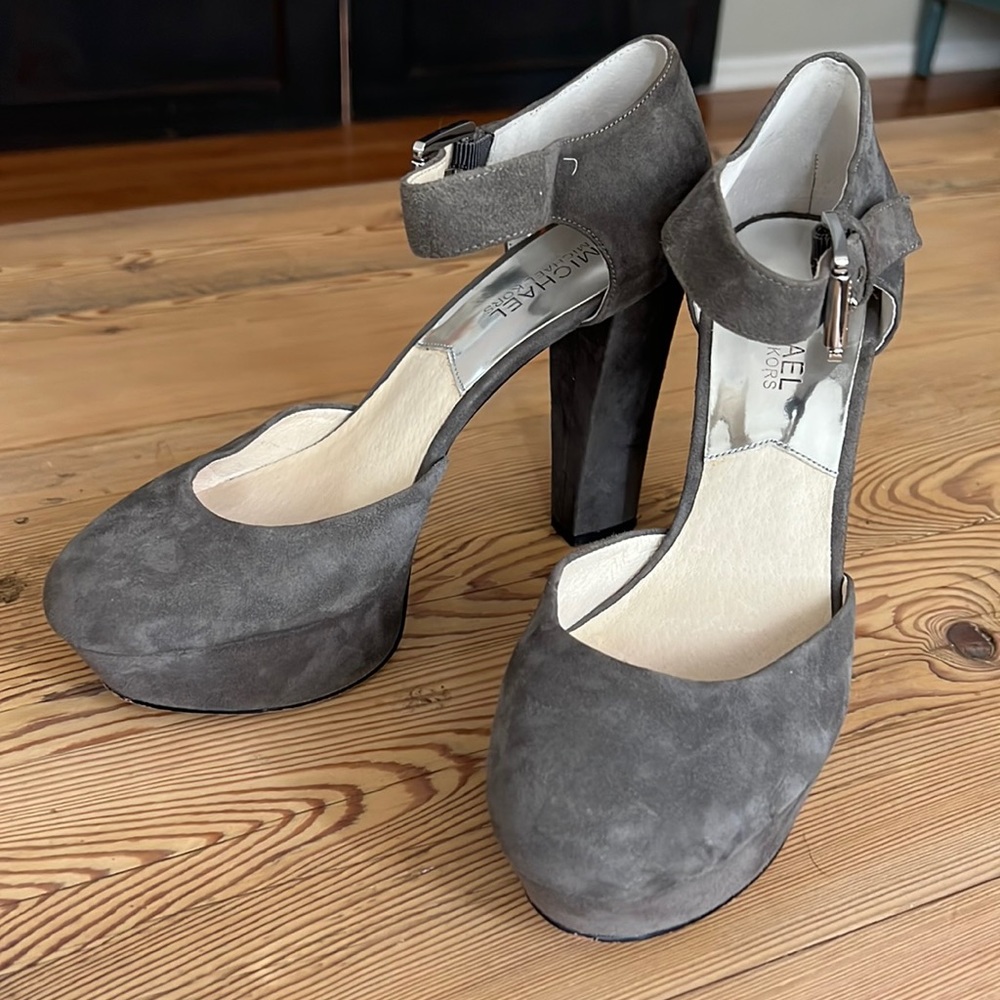 Michael Kors size 8 gray platform suede heels